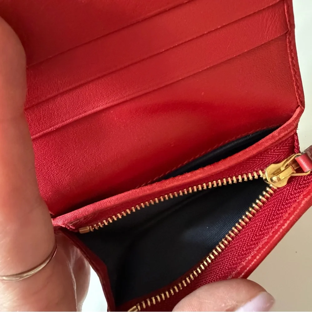 Gucci GG Blooms Supreme Compact Wallet – Red Leather Interior - Picture 7 of 11